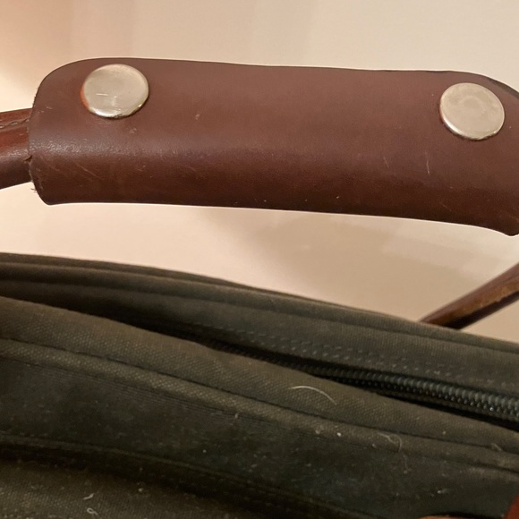 Orvis Dark green canvas and Leather Bat and Kill carryon bag. - Picture 4 of 13